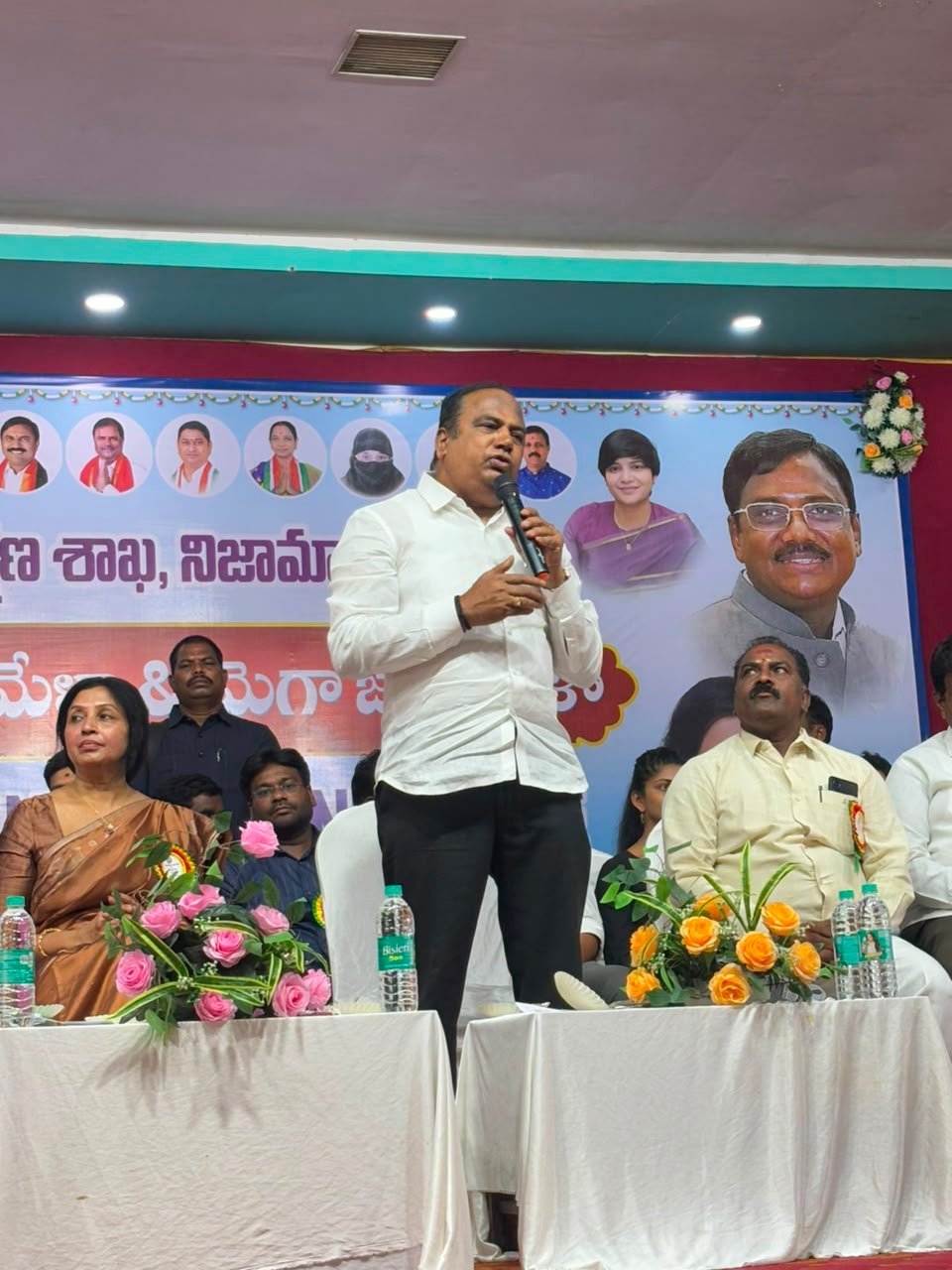 విదేశీ ఉద్యోగ మేళాకు విశేష స్పందన*   *వేలాదిగా తరలివచ్చిన యువత*    *లాంఛనంగా ప్రారంభించిన రూరల్ ఎమ్మెల్యే* 