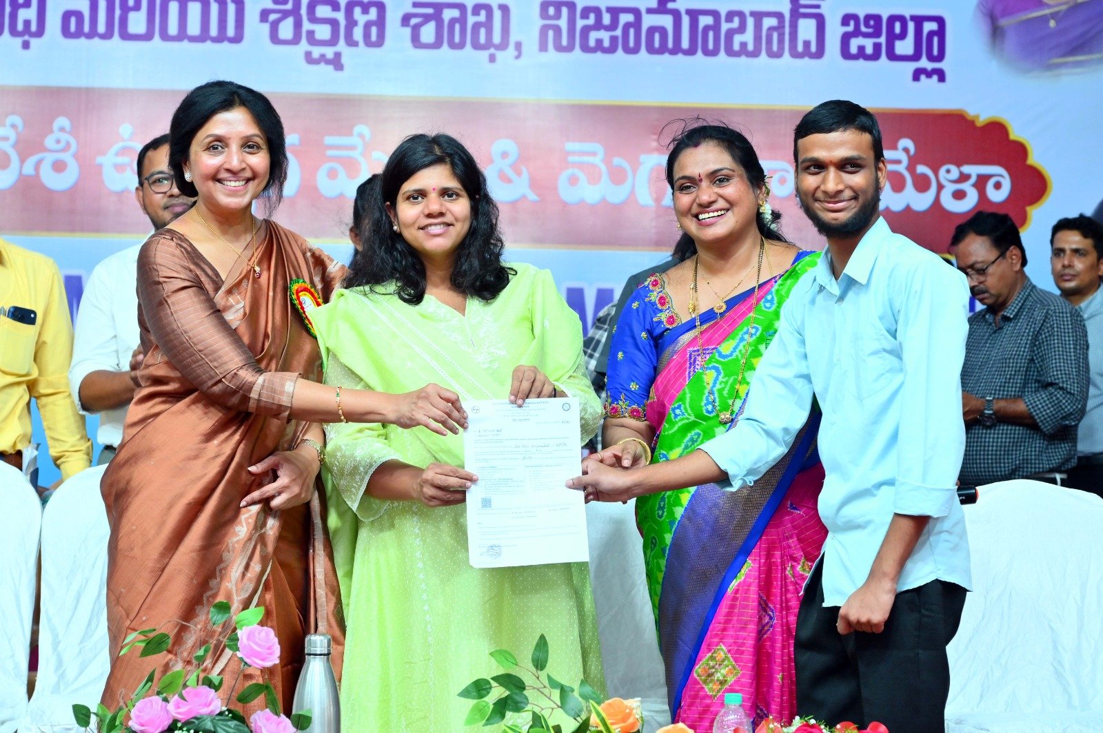 విదేశీ ఉద్యోగ మేళాకు విశేష స్పందన*   *వేలాదిగా తరలివచ్చిన యువత*    *లాంఛనంగా ప్రారంభించిన రూరల్ ఎమ్మెల్యే*  - Additional Image