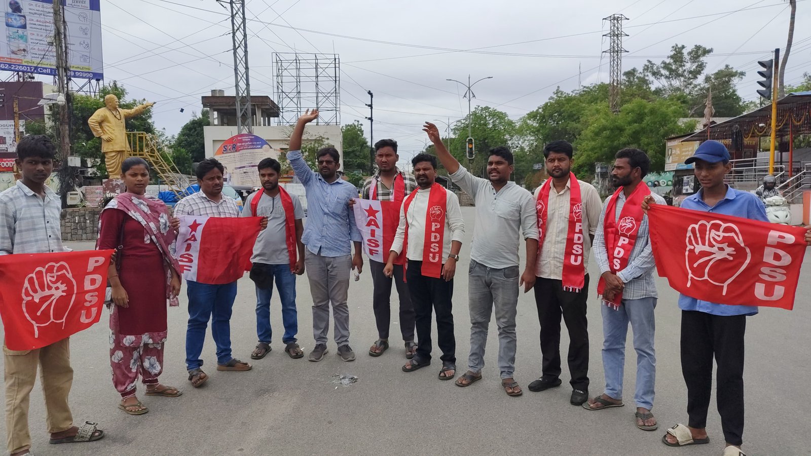 విద్యారంగం పట్ల సర్కార్ నిర్లక్ష్యం*  *రాష్ట్ర ప్రభుత్వ దిష్టిబొమ్మ దహనం*
