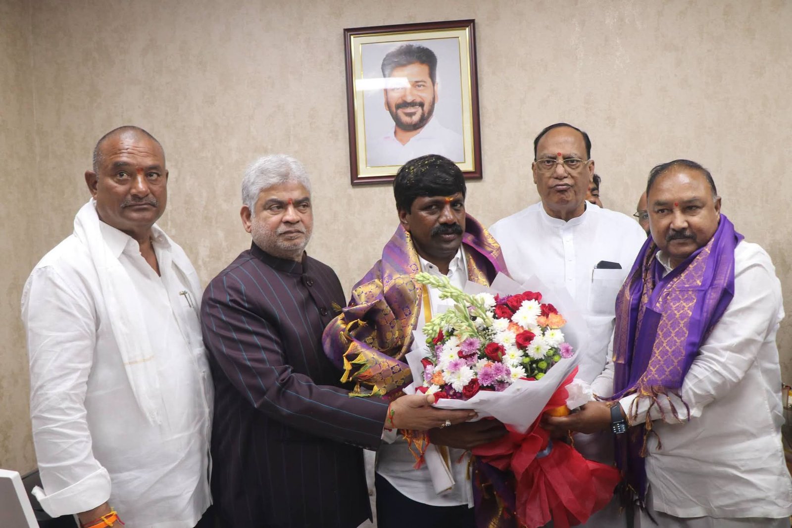 అసెంబ్లీ ప్రాంగణంలో.... ఎమ్మెల్యే వీరేశం నూతన *"విప్ ఛాంబర్"* ప్రారంభం.  - పాల్గొన్న  మంత్రులు, ఎమ్మెల్యేలు, ప్రముఖులు. - Additional Image