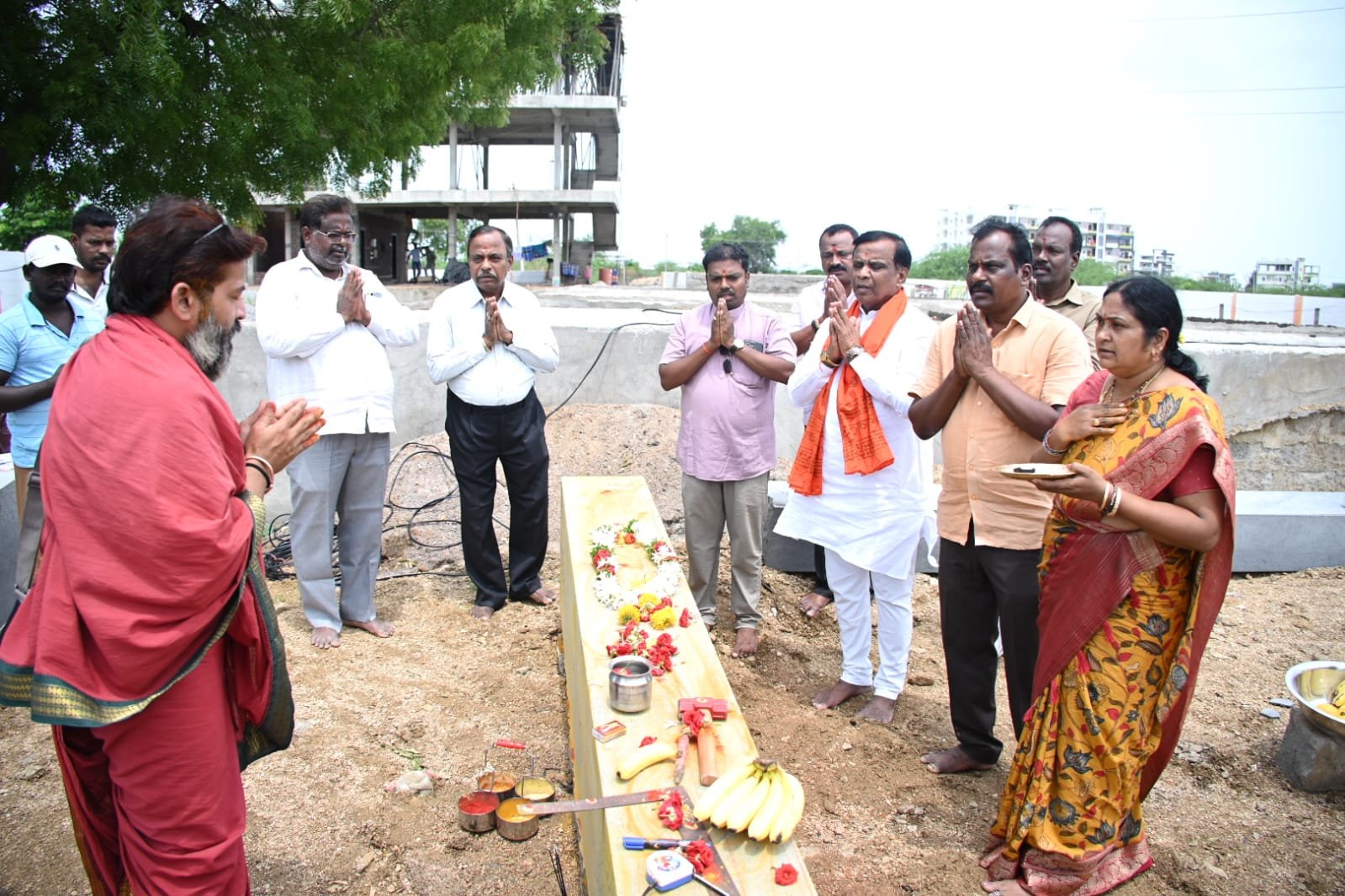 శ్రీవారాహీమాత" గర్భగుడి పనులకు ఘనంగా శ్రీకారం. పాల్గొన్న అర్బన్ ఎమ్మెల్యే ధన్ పాల్ సూర్య నారాయణ, ఆలయ చైర్మన్ మంచాల జ్ఞానేందర్. - Additional Image