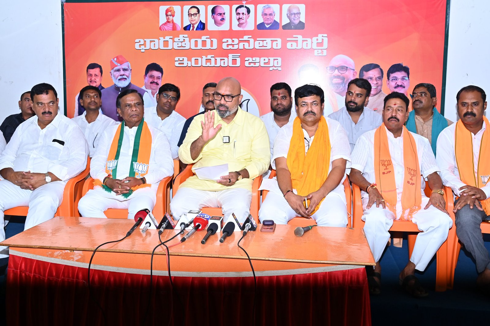 కవిత ఆరోపణలపై సీబీఐ దర్యాప్తుకు ఆదేశించాలి.  - ముఖ్యమంత్రి రేవంత్ రెడ్డిని కోరిన ఎంపీ అర్వింద్ ధర్మపురి.