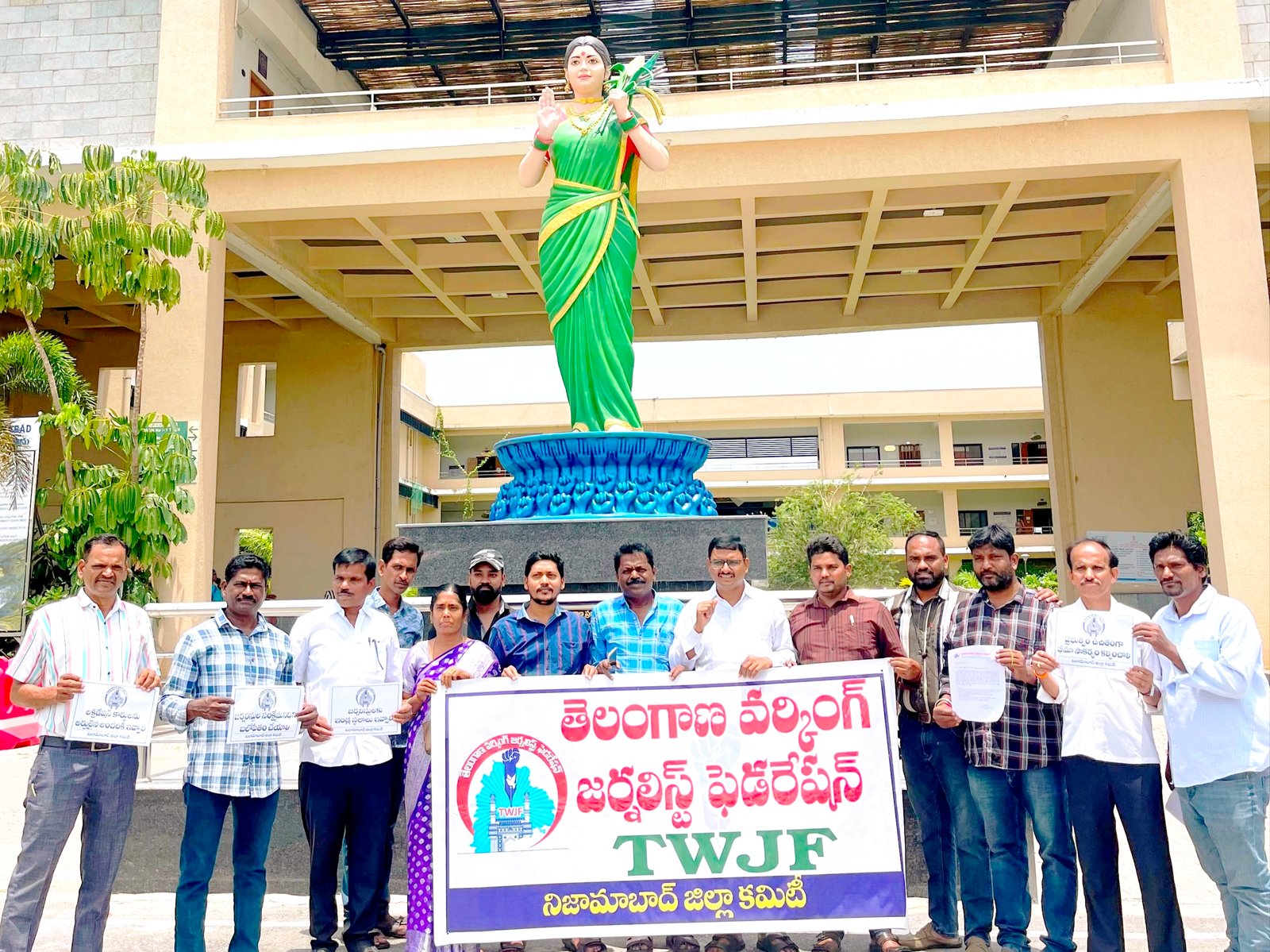 జర్నలిస్టుల సమస్యలపై "ఉద్యమం తీవ్రతరం" చేస్తాం.  - టిడబ్ల్యూ జెఎఫ్ రాష్ట్ర కార్యదర్శి వెంకటేష్, జిల్లా కార్యదర్శి రాంచందర్ హెచ్చరిక.