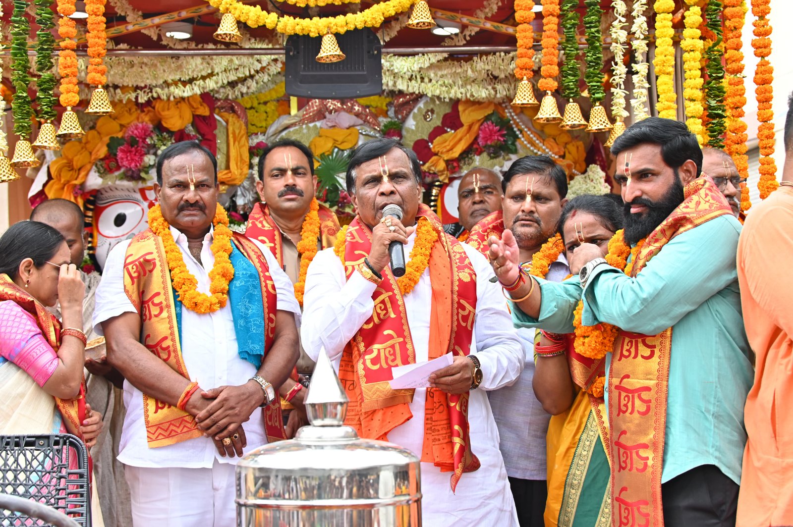 ఇస్కాన్ కార్యక్రమాలతో హిందువుల్లో ఐక్యత..  - రథయాత్రను ప్రారంభించిన అర్బన్ ఎమ్మెల్యే ధన్ పాల్... - Additional Image