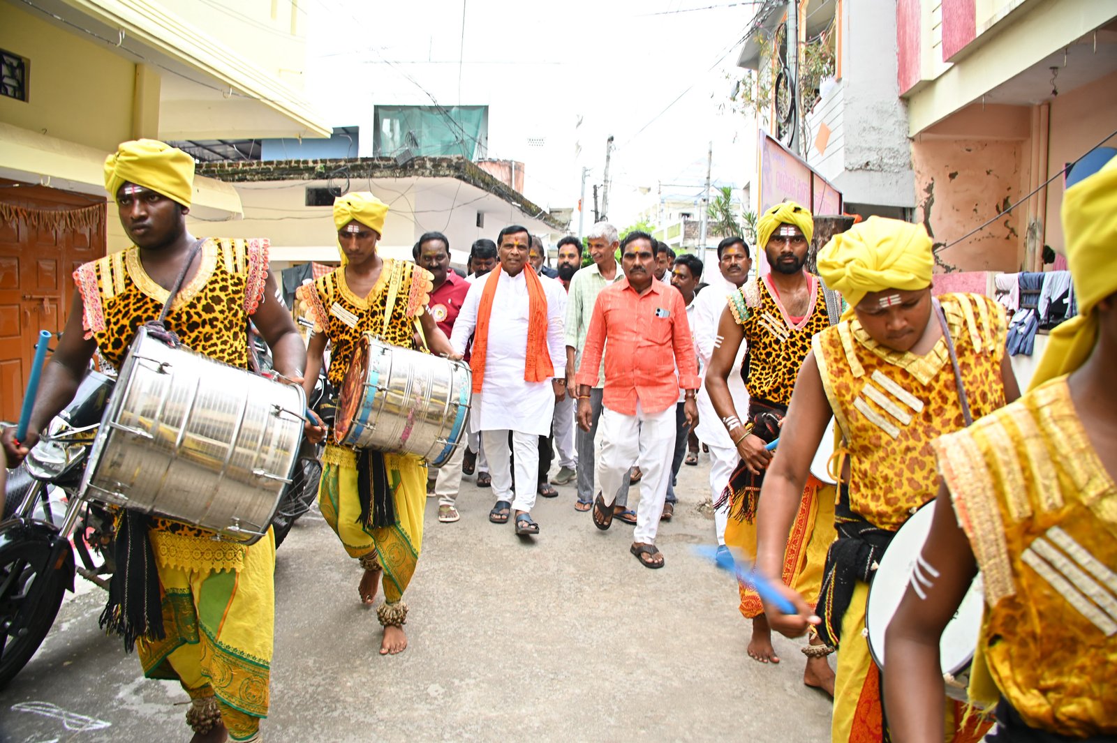 తెలంగాణ సంస్కృతికి ప్రతీక "బోనం"..   - పలు సంఘాల బోనాల పండుగలో అర్బన్ ఎమ్మెల్యే ధన్ పాల్. - Additional Image