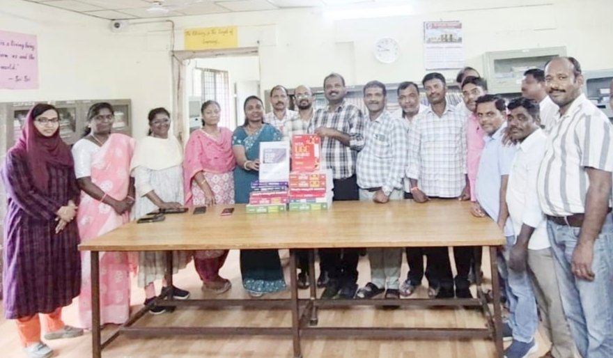 టీయూ సౌత్ క్యాంపస్  అసిస్టెంట్ ప్రొఫెసర్ "డాక్టర్ రమాదేవి" ఔదార్యం.  - తన జీతం నుండి యూనివర్సిటీ లైబ్రరీకి  పోటీ పరీక్షల మెటీరియల్ .. - Additional Image