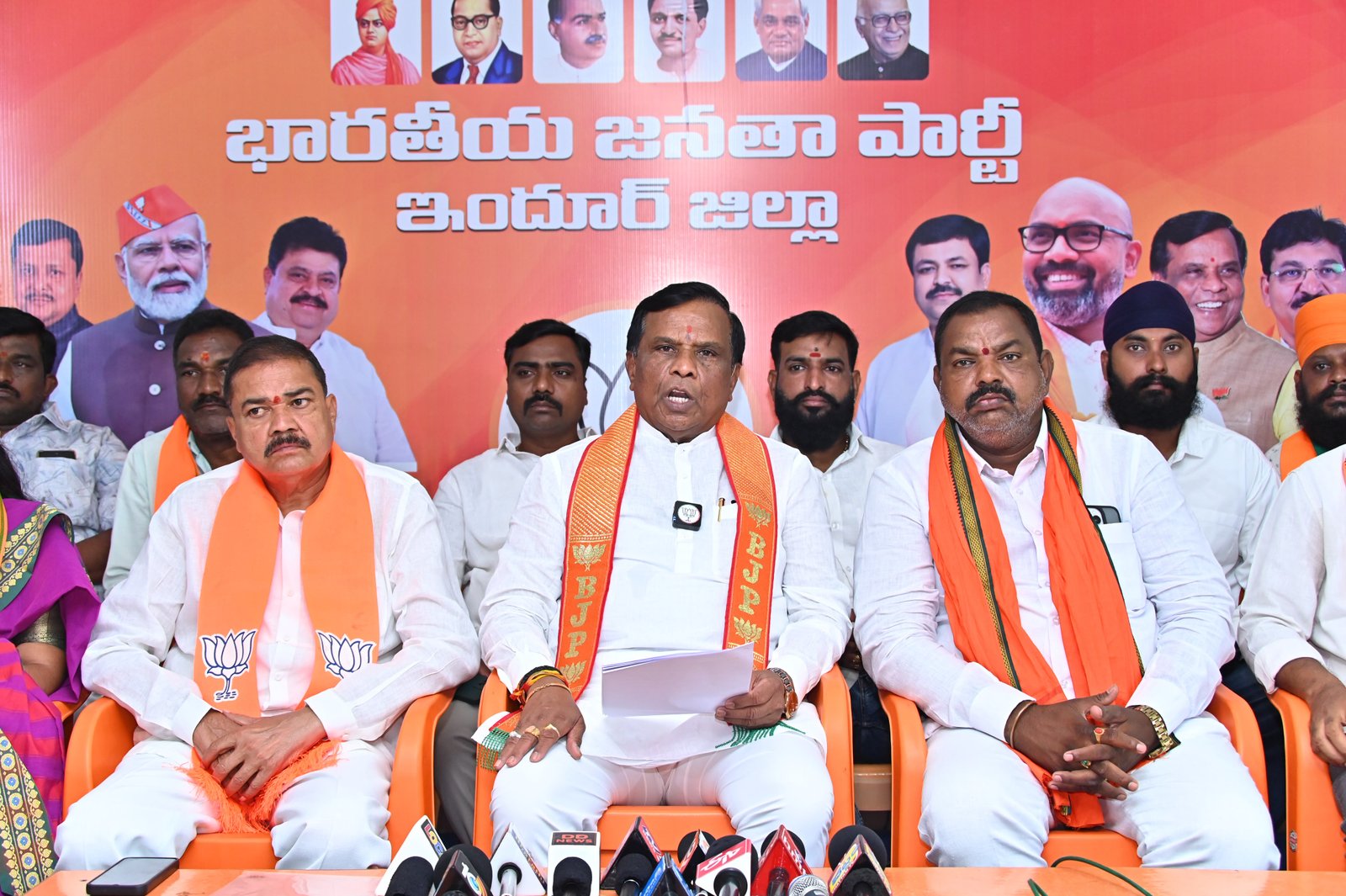 నిజామాబాద్:  నగర "సమగ్రాభివృద్ధి" లక్ష్యంగా ముందుకు..అర్బన్ ఎమ్మెల్యే ధన్ పాల్ సూర్యనారాయణ... - Additional Image