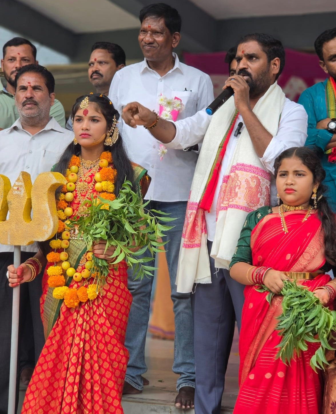  ఆర్మూర్:  "నలంద"లో వైభవంగా "బోనాల పండుగ" సంబరాలు. - విద్యార్థులు ఉన్నత లక్ష్యాలతో చదవాలి.  - చార్టెడ్ అకౌంటెంట్ , ప్రముఖ సామాజికవేత్త ఈరవత్రి రాజశేఖర్. - Additional Image