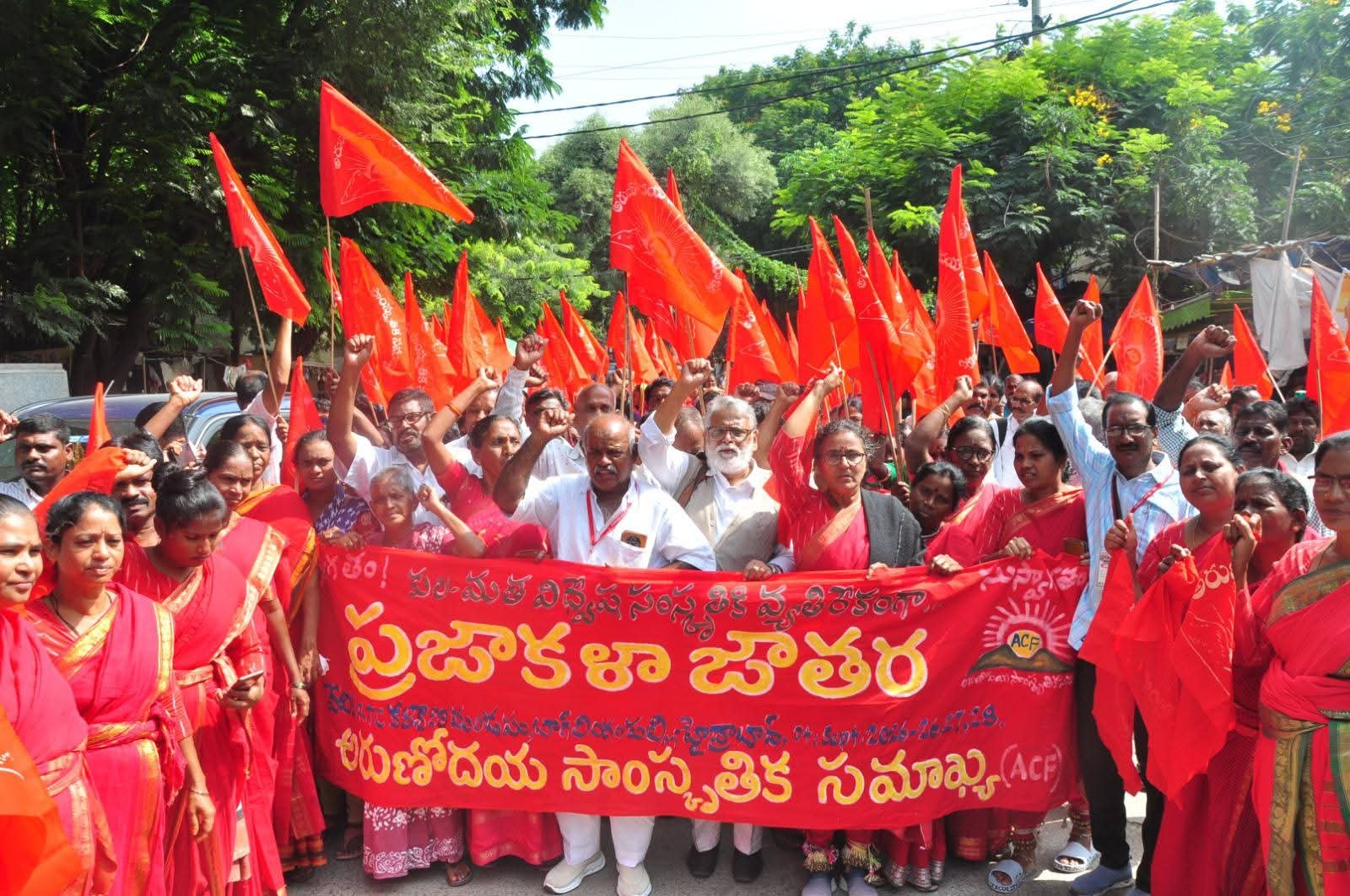 యాభై ఏళ్లుగా.. "జనం కోసమే విమలక్క గళం".  50 గంటల.. పాట- ఆట- మాట కార్యక్రమంలో వక్తల వెల్లడి. - Additional Image